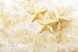 goldene sterne auf engelshaar