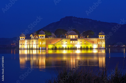 Photo: The palace Jal Mahal at night The palace Jal Mahal at night