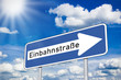 Einbahnstraße Schild mit Sonne und Wolken