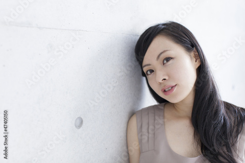 Photo: 見つめる女性 見つめる女性