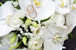 Foto: orchids and wedding rings orchids and wedding rings