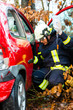 Unfall - Feuerwehr rettet Unfallopfer aus Auto