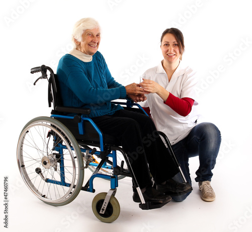 Photo: 241112 Frau im Rollstuhl 241112 Frau im Rollstuhl