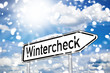 Wegweiser mit Wintercheck und Schneeflocken