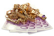 Goldschmuck auf 500 Euro Scheinen