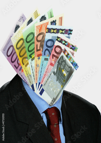Photo: Euroscheine gefaechert auf Kopf eines Anzugtraegers Euroscheine gefaechert auf Kopf eines Anzugtraegers