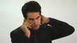 hablando telefono movil joven