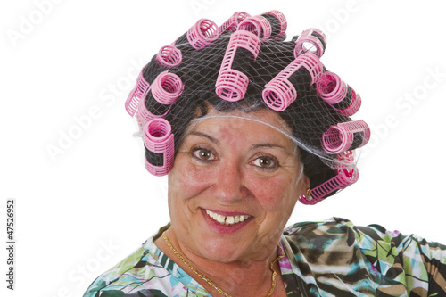 Photo: Seniorin mit Peruecke und Lockenwickler Seniorin mit Peruecke und Lockenwickler