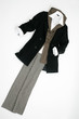 Damenoutfit mit Mantel, Bluse, Hose, Jacke