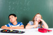 Foto: schulkinder überlegen nach einer lösung schulkinder überlegen nach einer lösung