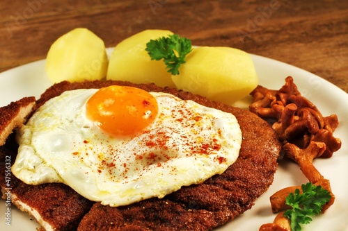 Photo: Schnitzel mit Setzei und Pfifferlingen Schnitzel mit Setzei und Pfifferlingen