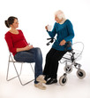 241112 Mutter mit Tochter mit Rollator