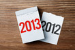 Kalender vor Holzhintergrund - Jahreswechsel 2012 2013