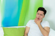 Photo: junger mann hat kieferprobleme junger mann hat kieferprobleme