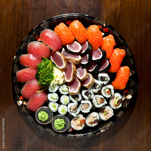 Photo: sushi on the black plate sushi on the black plate