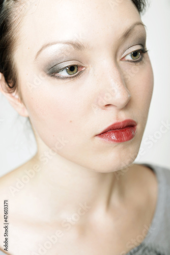Photo: Traurige junge Frau Traurige junge Frau