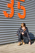 Foto: Boy crouching Boy crouching