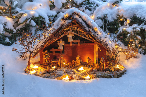Photo: festliche Weihnachtskrippe festliche Weihnachtskrippe