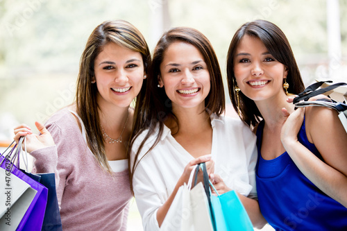 Photo: Friends shopping Friends shopping