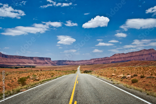 Photo: Route du Colorado vers Moad, Utah, USA Route du Colorado vers Moad, Utah, USA