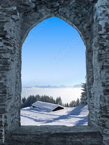 Photo: Burgfenster mit Winterlandschaft Burgfenster mit Winterlandschaft