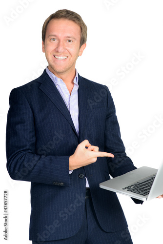 Photo: geschäftsmann zeigt auf sein laptop geschäftsmann zeigt auf sein laptop