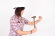 Femme bricoleuse