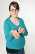 Schwangere Frau mit Globuli