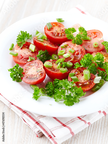 Photo: Tomato salad with spring onion and fresh parsley Tomato salad with spring onion and fresh parsley
