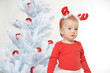 Photo: Mädchen mit Elchgeweih an Weihnachten Mädchen mit Elchgeweih an Weihnachten