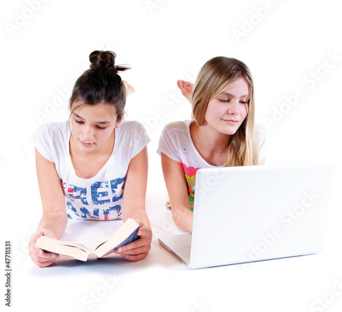 Photo: Buch oder Computer? Buch oder Computer?