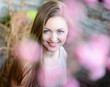 glückliche junge frau