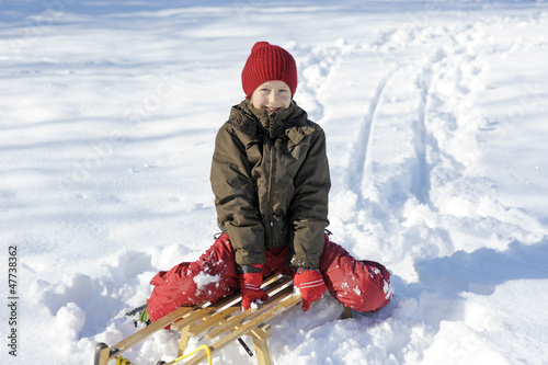 Photo: Kind beim Schlittenfahren im Winter Kind beim Schlittenfahren im Winter