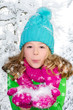 kind mit schnee