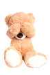 Teddybär hält sich die Augen zu