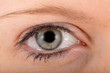 Auge einer Frau in Nahaufnahme