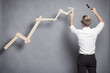 Foto: Businessman building business graph. Businessman building business graph.