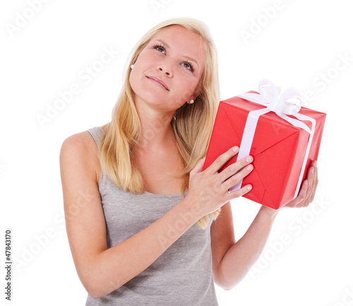 Photo: Attraktive junge Frau erhält ein Geschenk Attraktive junge Frau erhält ein Geschenk