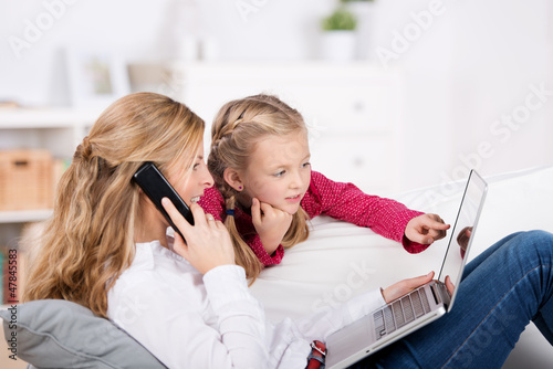 Photo: mutter und tochter bestellen im internet mutter und tochter bestellen im internet