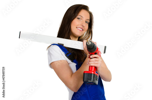 Photo: handwerkerin mit wasserwaage und bohrmaschine handwerkerin mit wasserwaage und bohrmaschine