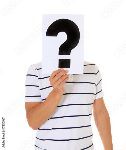 Photo: Mann hält sich Fragezeichen vor das Gesicht Mann hält sich Fragezeichen vor das Gesicht