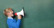 Kind mit Megaphone