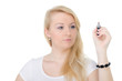Photo: junge frau zeichnet mit stift junge frau zeichnet mit stift