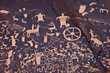 Photo: Newspaper Rock, pétroglyphes à Canyonlands - Moab, Utah USA Newspaper Rock, pétroglyphes à Canyonlands - Moab, Utah USA