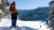 Schneeschuhwanderin am Hüttenwasen, beim Aufstieg zum Feldberg