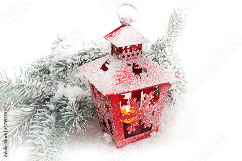 Photo: lanterna rossa con neve lanterna rossa con neve