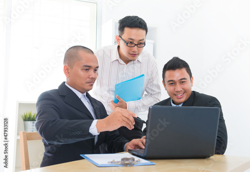 Photo: Business team discussion Business team discussion