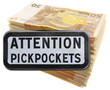 Photo: liasse de billets... attention pickpockets liasse de billets... attention pickpockets