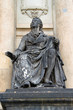 Photo: Schiller vor der Semperoper Schiller vor der Semperoper