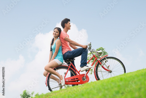 Photo : Romantic cyclists Romantic cyclists